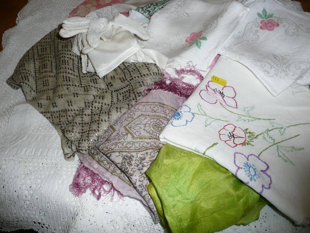 Appraisal: A collection of table linen lace edged and embroidered including