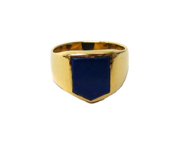 Appraisal: An ct gold and lapis lazuli set shield shaped signet