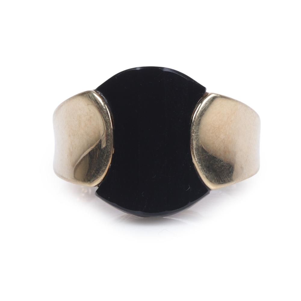 Appraisal: Vintage modern retro K yellow gold black onyx ring with