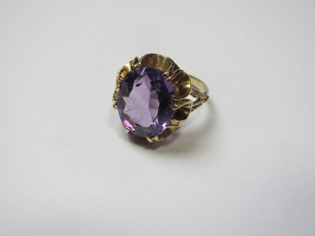 Appraisal: Nine carat gold amethyst single stone ring