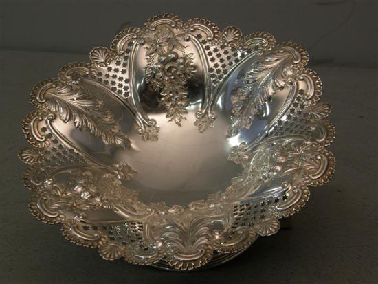 Appraisal: George VI silver bowl with pierced and embossed decoration Sheffield