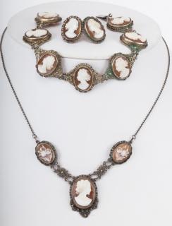 Appraisal: Hand carved shell cameo necklace with beautiful filigree accents in