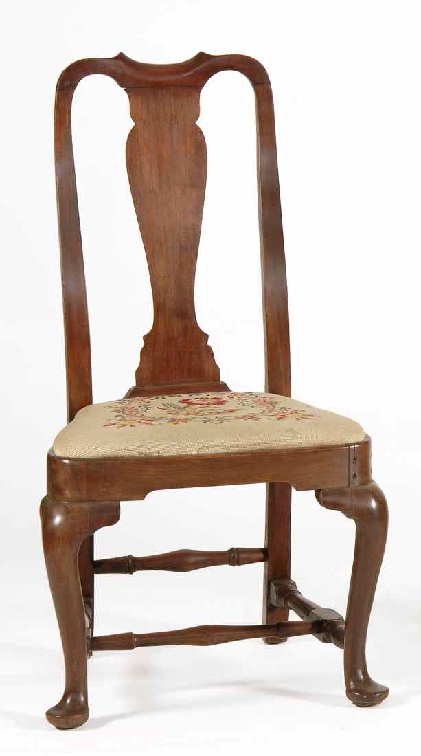 Appraisal: ANTIQUE QUEEN ANNE SIDE CHAIR Boston Mid- th CenturyIn walnut