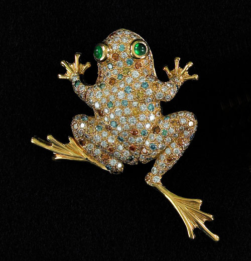 Appraisal: K yellow gold frog brooch with enameled cabochon eyes the