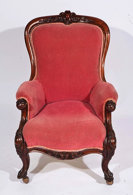 Appraisal: A VICTORIAN MAHOGANY LIBRARY ARMCHAIR with carved scrolling crest and