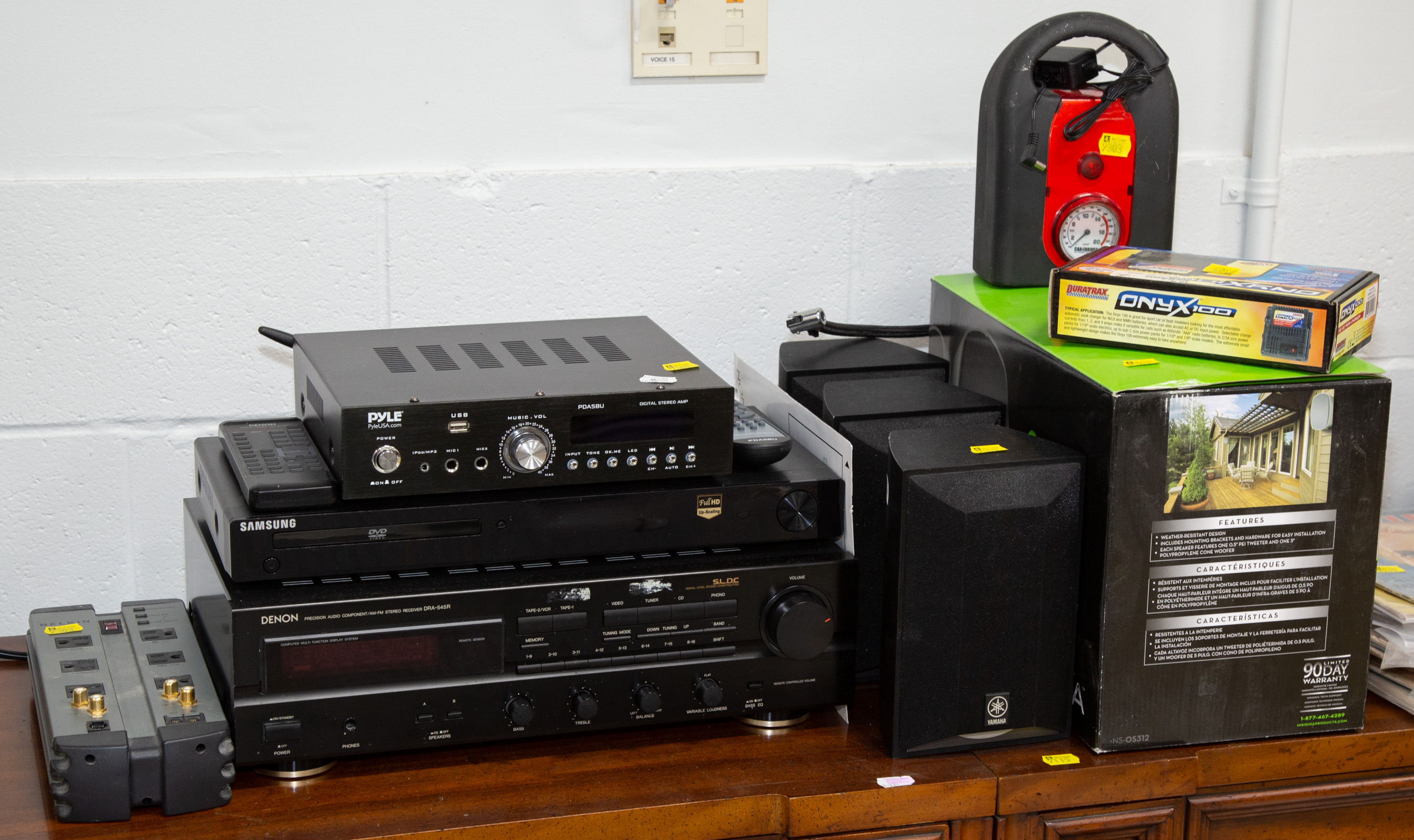 Appraisal: ASSORTED STEREO EQUIPMENT OTHER ITEMS Includes a Pyle pea bu