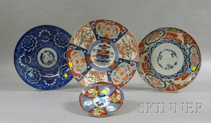 Appraisal: Four Imari Serving Pieces a small plate with white bird