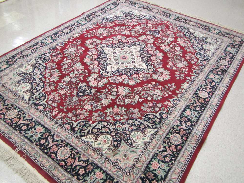 Appraisal: A HAND KNOTTED ORIENTAL CARPET Indo-Persian floral and central floral