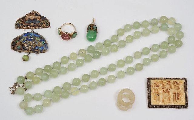 Appraisal: A SMALL GROUP OF CHINESE JEWELLERY including a jade necklace