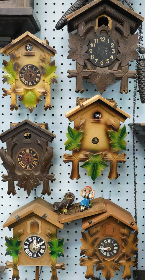 Appraisal: Six mid to late thC Black Forest type cuckoo clocks