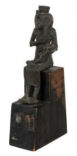 Appraisal: AN ANCIENT BRONZE EGYPTIAN SCULPTURE OF THE GODDESS ISIS TH-