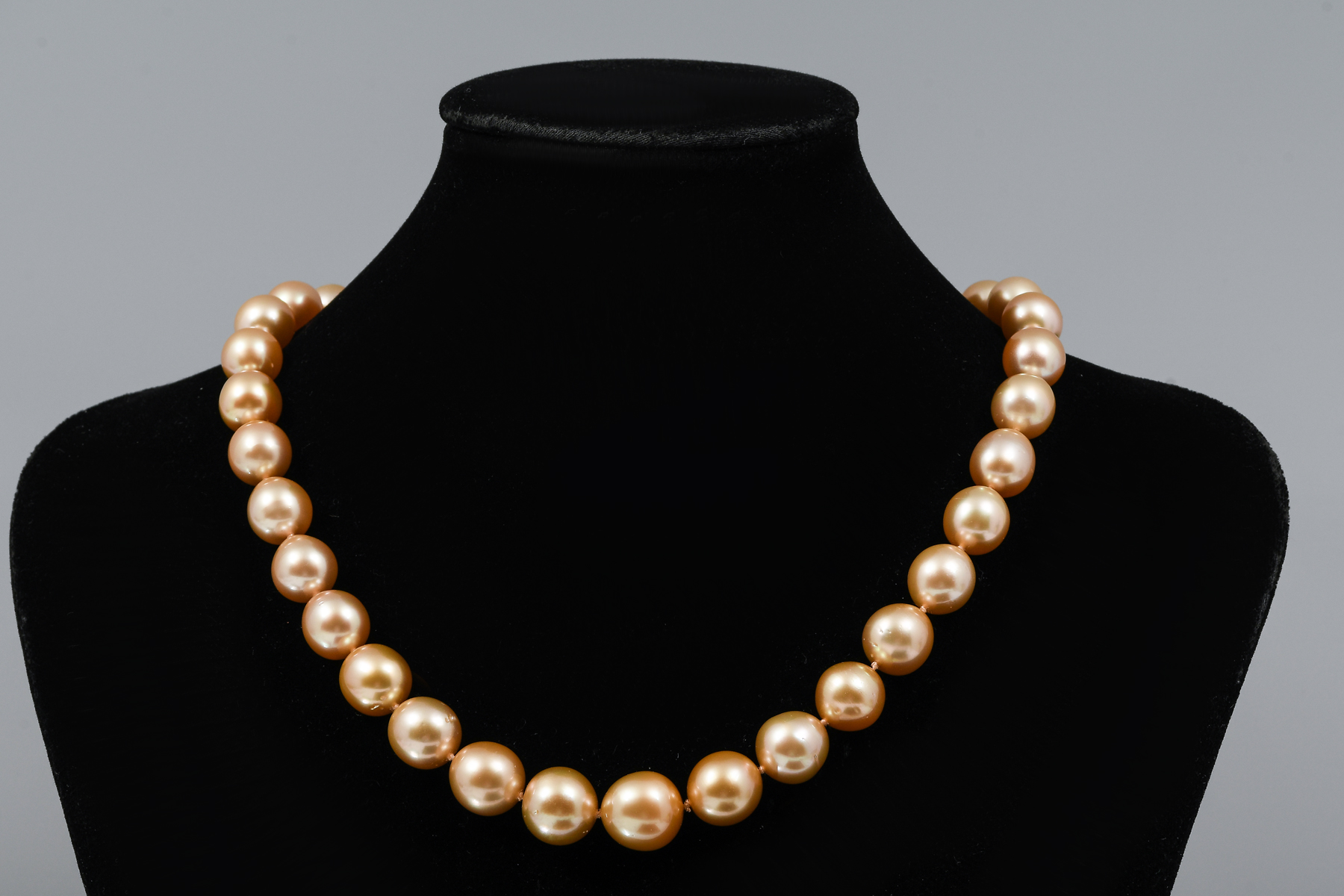 Appraisal: SINGLE STRAND GOLDEN SOUTH SEA PEARL NECKLACE golden cultured South