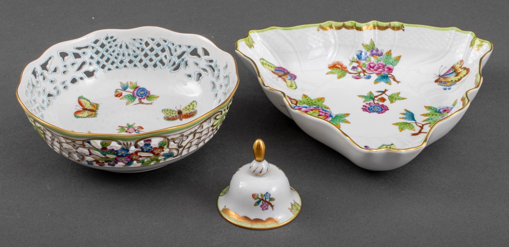 Appraisal: HEREND PORCELAIN QUEEN VICTORIA GROUP Herend Hungarian porcelain group in