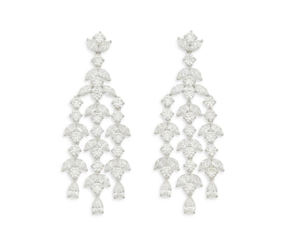 Appraisal: A PAIR OF DIAMOND CHANDELIER EARRINGSA pair of diamond chandelier