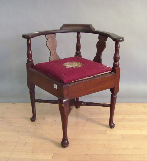 Appraisal: Queen Anne style corner chair