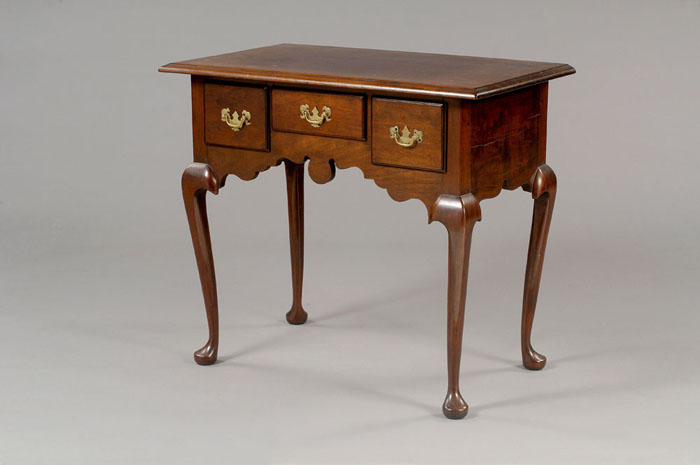 Appraisal: PENNSYLVANIA QUEEN ANNE CHERRY DRESSING TABLE The rectangular top with