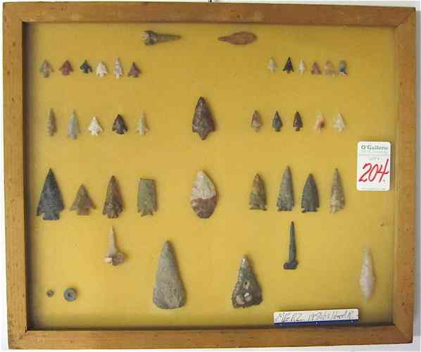 Appraisal: COLLECTION OF APPROXIMATELY NATIVE AMERICAN INDIAN ARROW HEADS AND POINTS