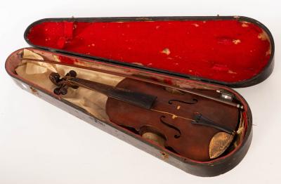 Appraisal: A twin-back violin bearing a label Gnari Cramona with bow