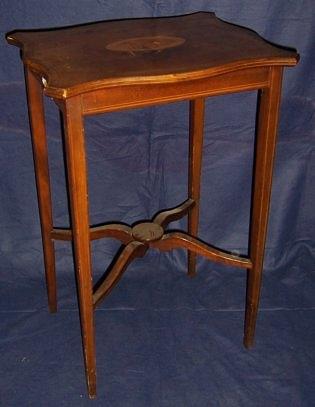 Appraisal: An Edwardian mahogany and inlaid occasional table the shaped top