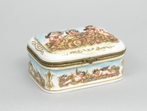 Appraisal: A Capodimonte Porcelain Box A pretty Capodimonte porcelain box with