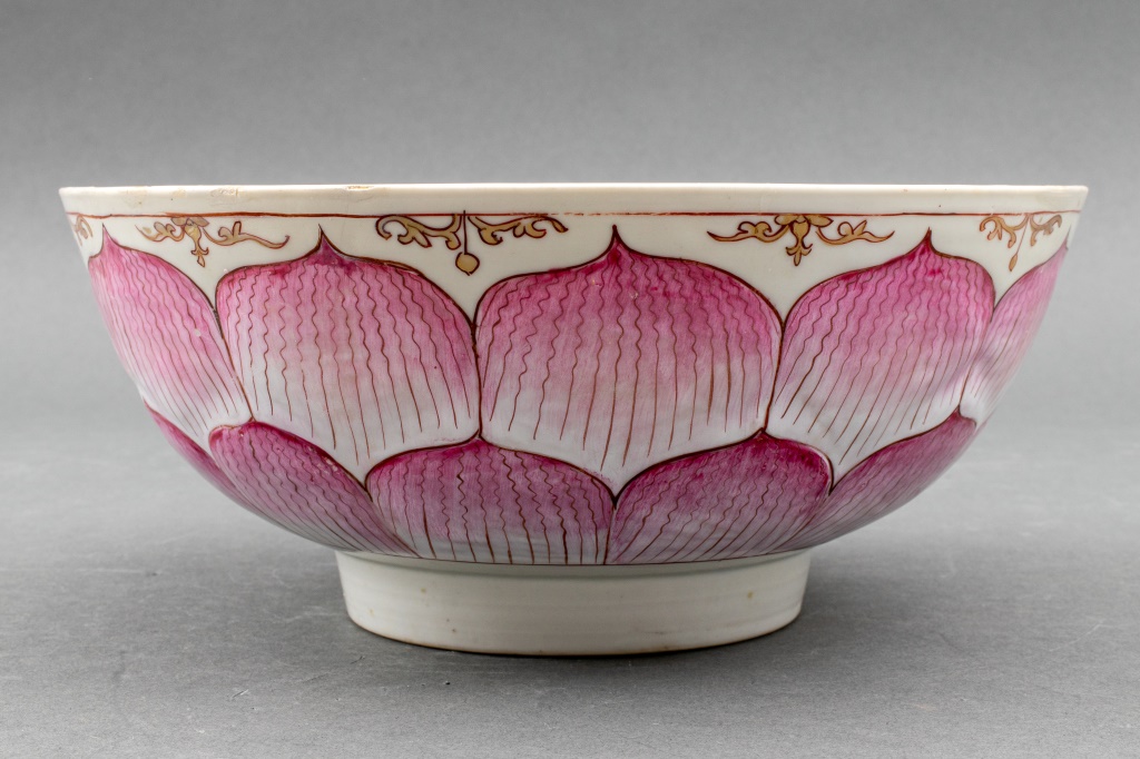 Appraisal: CHINESE FAMILLE ROSE PORCELAIN LOTUS BOWL Chinese famille rose porcelain