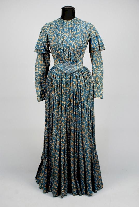 Appraisal: PRINTED WOOL DAY DRESS s Blue having woven windowpane and