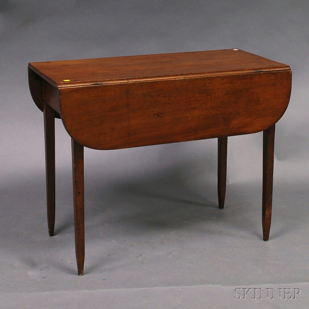 Appraisal: Federal Walnut Drop-leaf Table America early th century the top