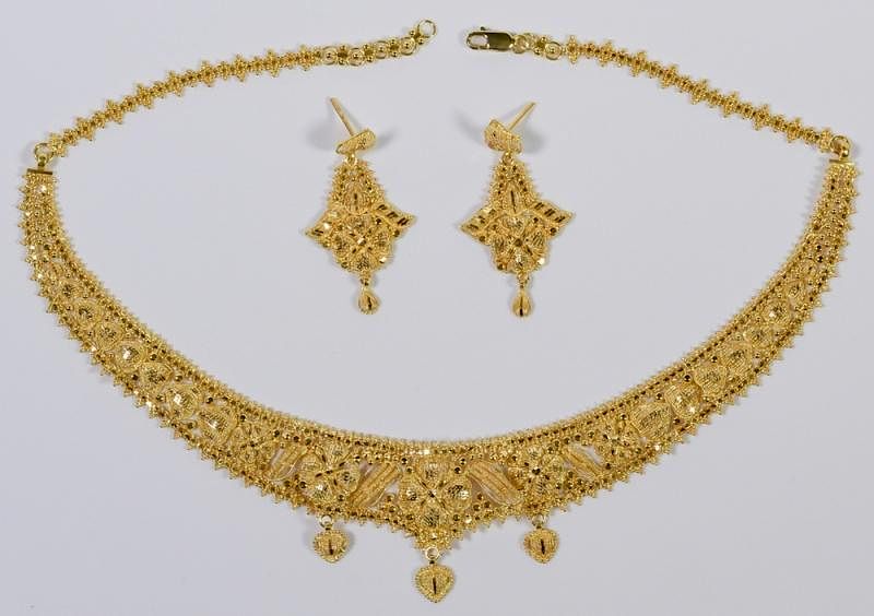 Appraisal: K Gold Bib Necklace and Earrings st item K yellow