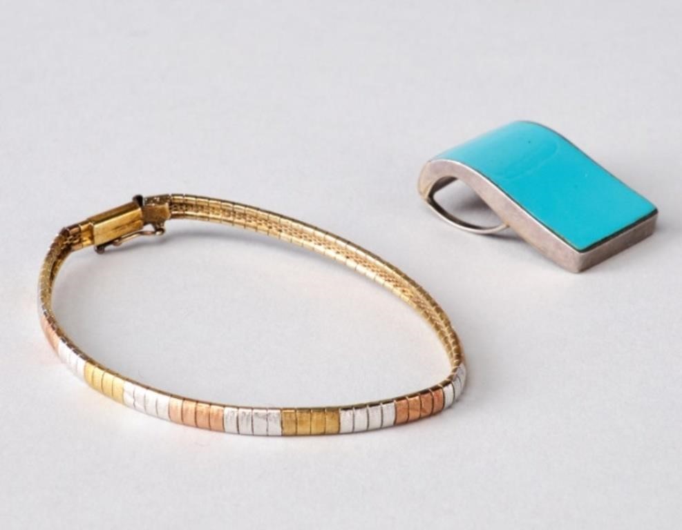 Appraisal: A two-tone vermeille silver flexible bracelet with alternating silver gold