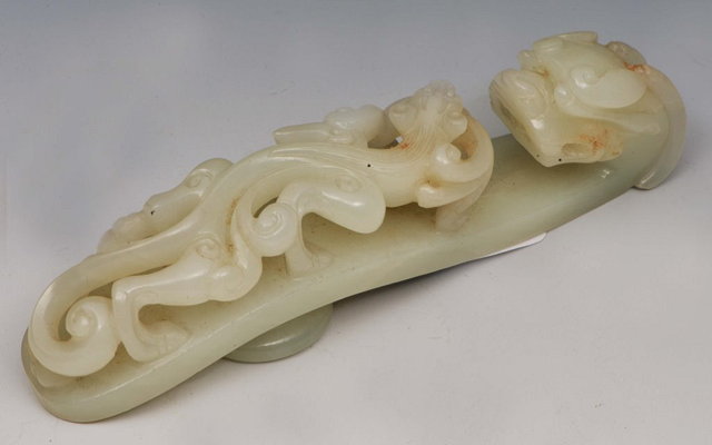 Appraisal: A CHINESE WHITE JADE DRAGON HEADED BELT BUCKLE pierced and