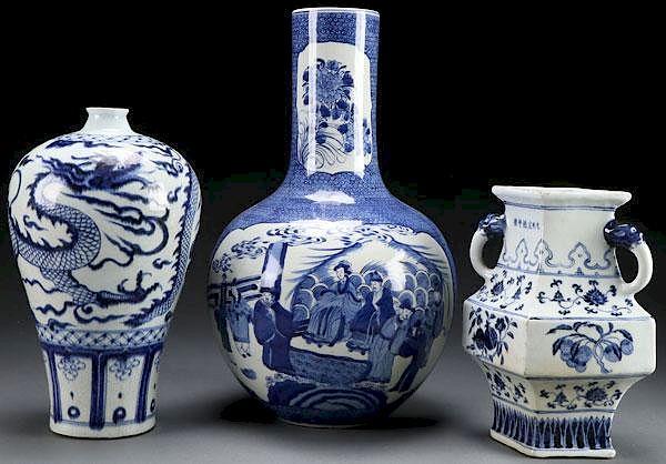 Appraisal: THREE CHINESE BLUE AND WHITE PORCELAIN VASES THREE CHINESE BLUE