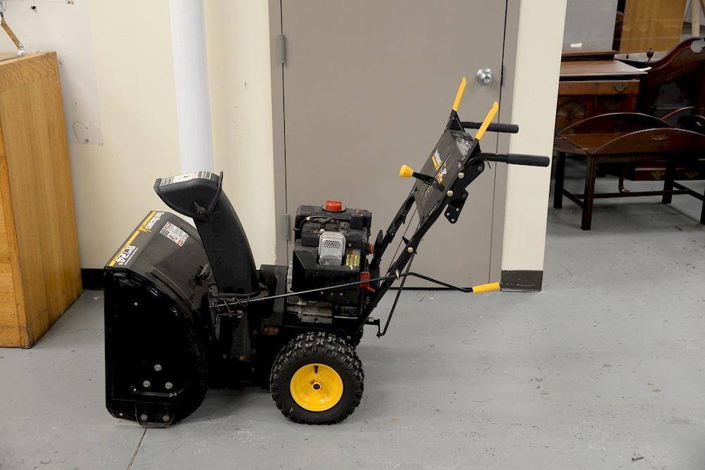 Appraisal: Yard machines hp in snowblower with electric start Yard machines