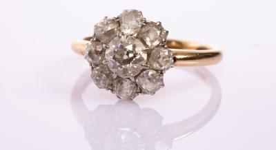 Appraisal: An Edwardian diamond cluster ring the nine-stone flowerhead cluster with