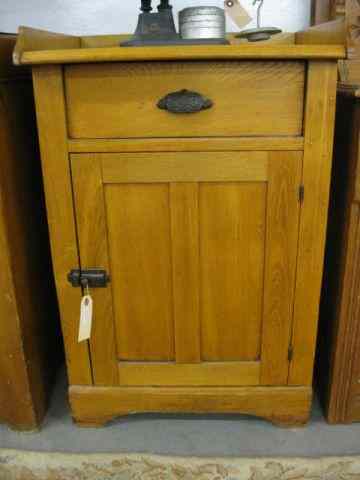 Appraisal: Butternut Victorian Washstand single drawer over lower door