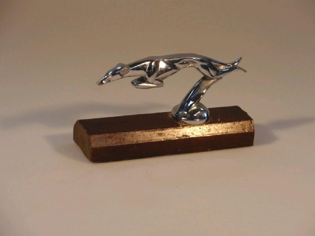 Appraisal: An Art Deco chromium plated leaping greyhound car mascot of