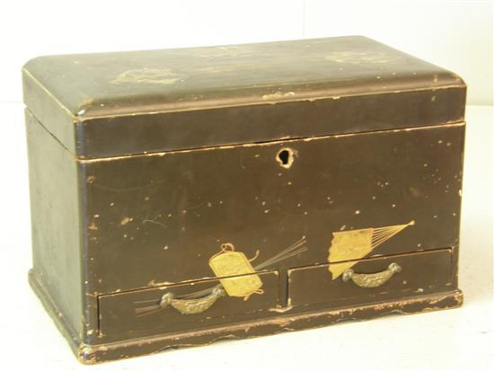 Appraisal: th century Japanese lacquered jewellery box with hinged top above