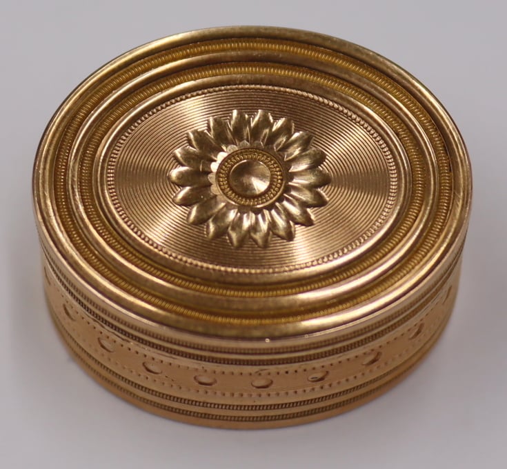 Appraisal: GOLD CONTINENTAL KT GOLD HINGED VINAIGRETTE BOX Continental kt yellow