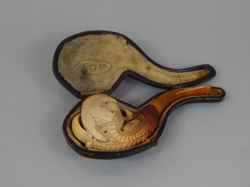 Appraisal: A late th early thC meerschaum pipe carved in the