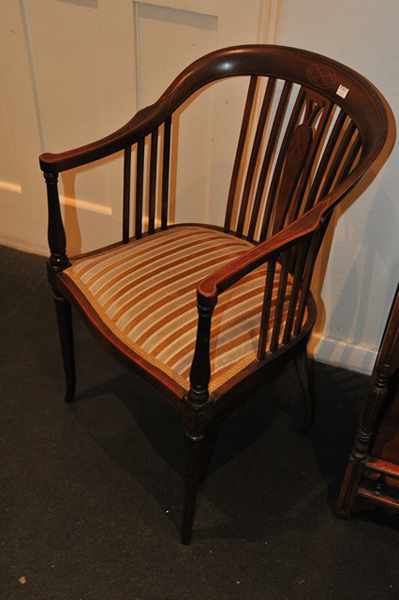 Appraisal: A GEORGIAN STYLE SPINDLE BACK CHAIR