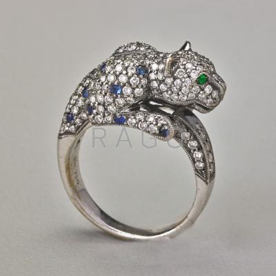 Appraisal: DIAMOND AND SAPPHIRE FIGURAL K GOLD LEOPARD RING Crouching leopard