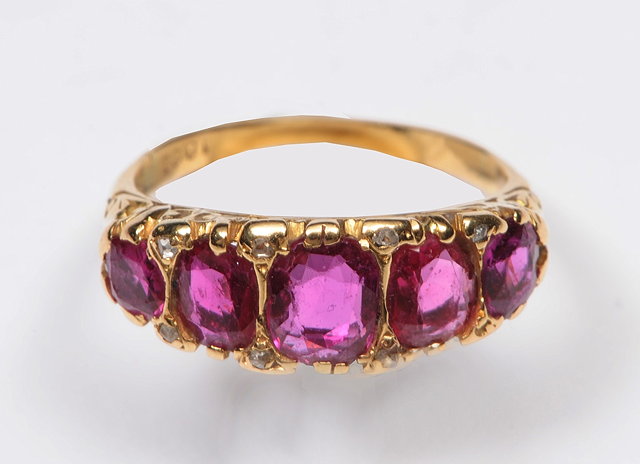 Appraisal: AN CT GOLD RING with graduated five stone ruby setting