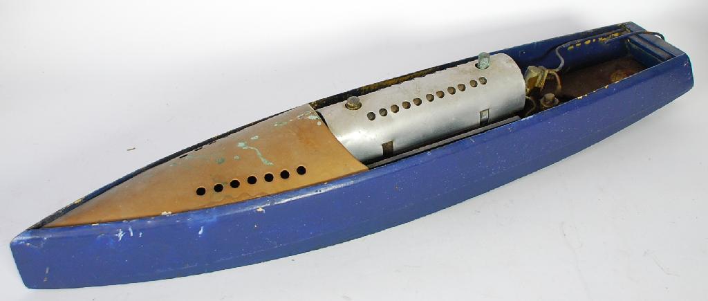 Appraisal: BOWMAN MODELS PRE WAR STEAM POWERED 'SPEEDBOAT' blue painted wood