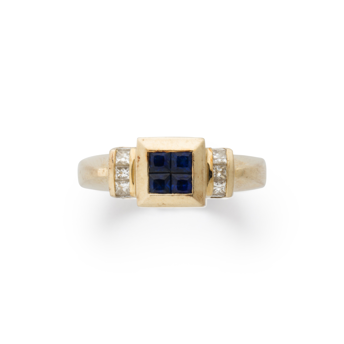 Appraisal: A SAPPHIRE AND EIGHTEEN KARAT GOLD RING A sapphire and