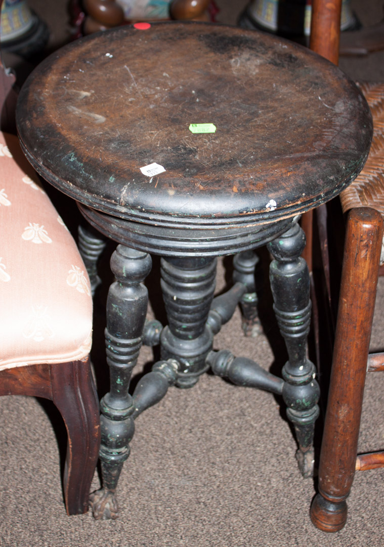 Appraisal: Piano stool