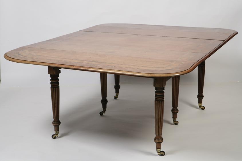 Appraisal: A REGENCY MAHOGANY EXTENDING DINING TABLE in the manner of