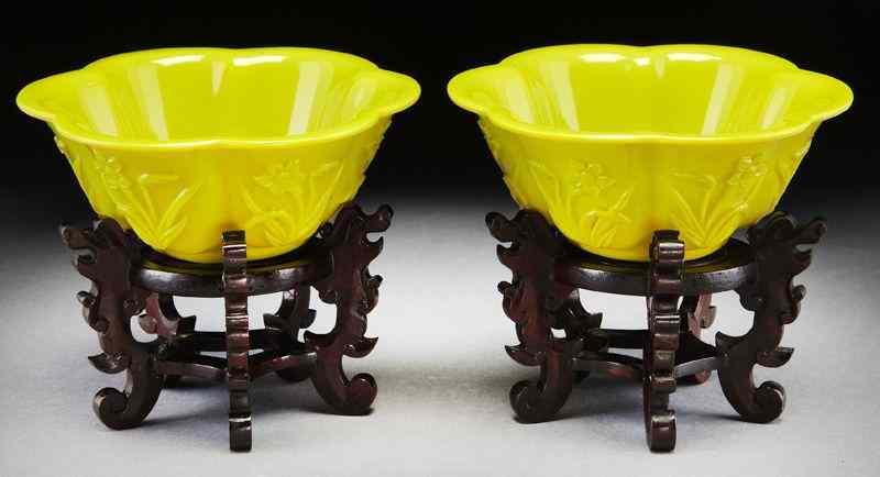 Appraisal: Pr Chinese Peking glass lobed bowls the exterior carved in