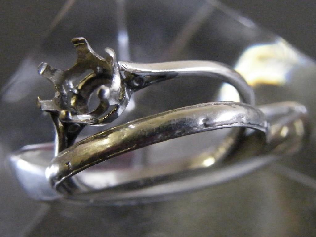 Appraisal: Platinum ring mount and platinum band ring gm