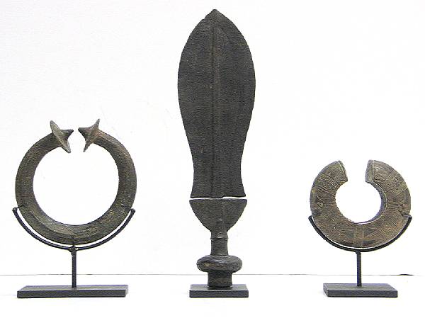 Appraisal: Three African items Including a ceremonial dagger and two bronze