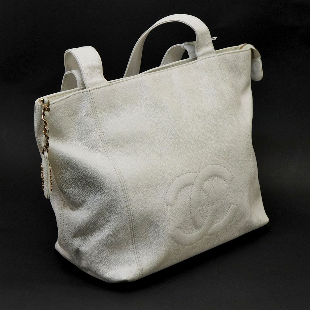 Appraisal: Chanel - Logo Zip Shoulder Bag Chanel white grained leather