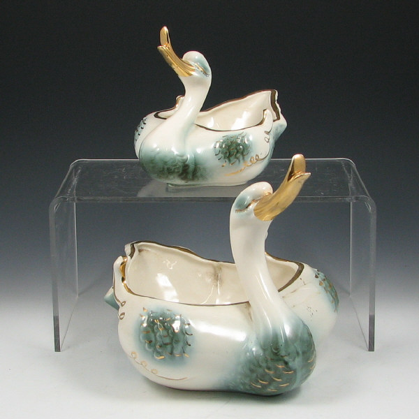 Appraisal: Hull Novelty Swans Lot of two swans in white and